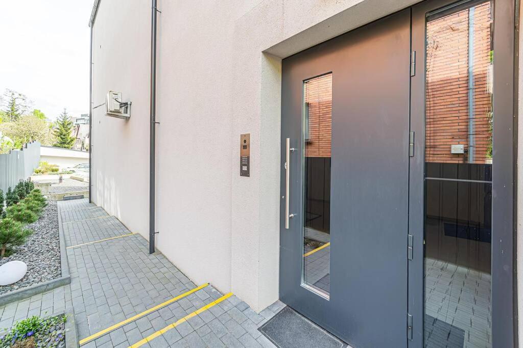 Sky Apartment With Free Parking And Balcony & Ac Kaunas Exteriér fotografie