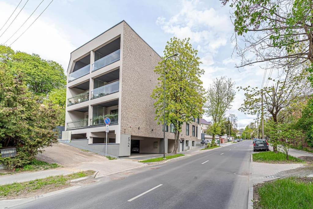Sky Apartment With Free Parking And Balcony & Ac Kaunas Exteriér fotografie