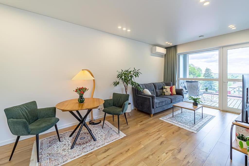 Sky Apartment With Free Parking And Balcony & Ac Kaunas Exteriér fotografie