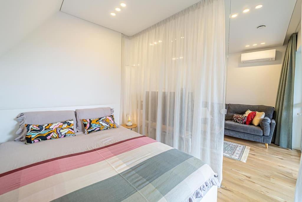Sky Apartment With Free Parking And Balcony & Ac Kaunas Exteriér fotografie