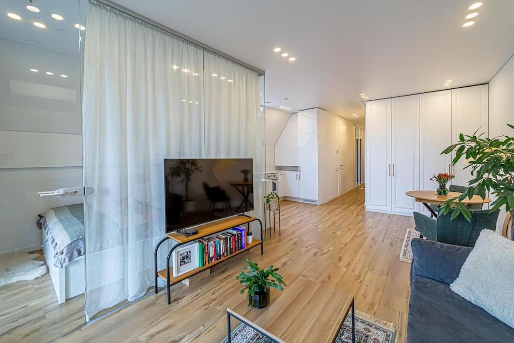 Sky Apartment With Free Parking And Balcony & Ac Kaunas Exteriér fotografie