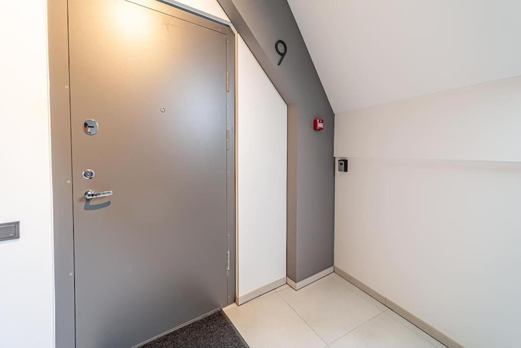 Sky Apartment With Free Parking And Balcony & Ac Kaunas Exteriér fotografie